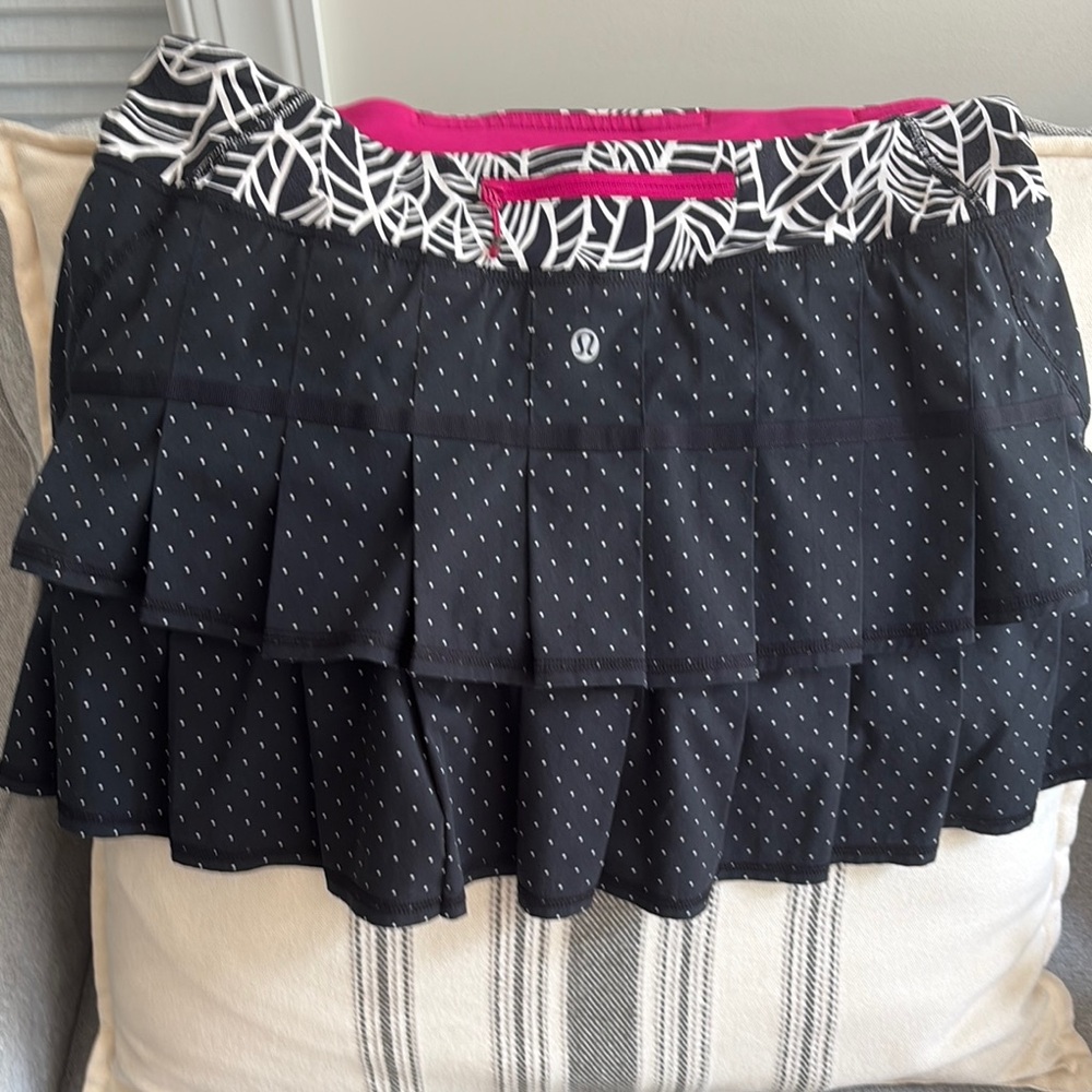 lululemon athletica Black and White Bubble Mini Skirt